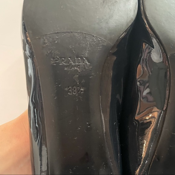 Authentic PRADA Navy Heels 38.5 - Picture 7 of 8